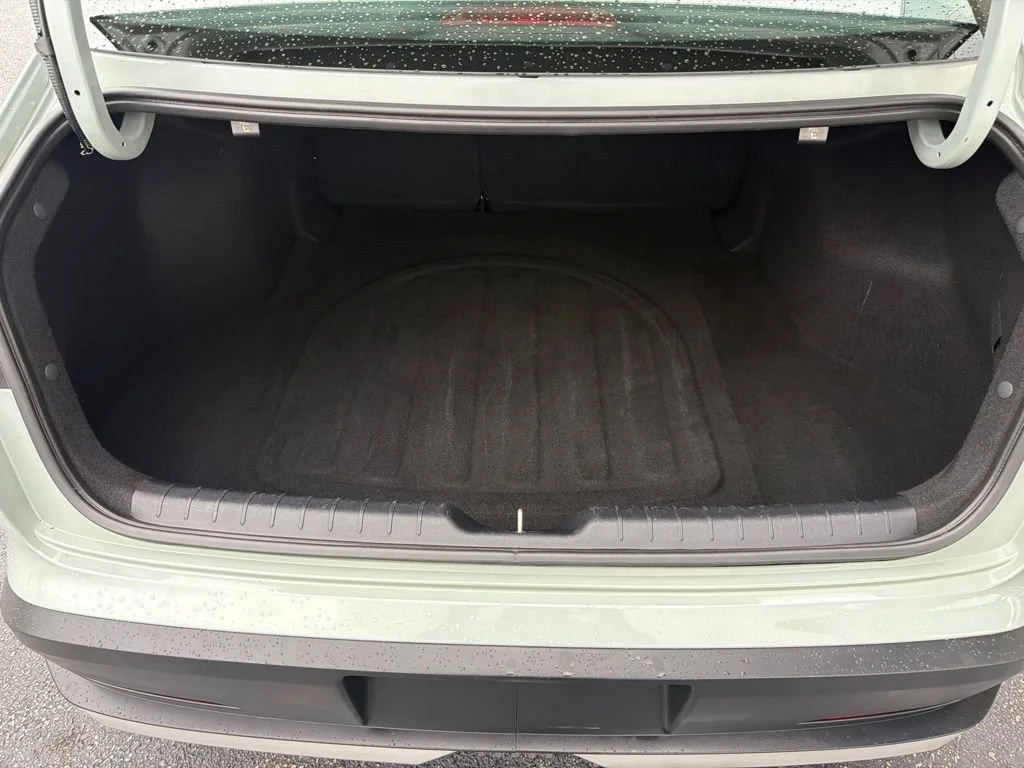 Used 2025 Green Kia LXS image 16