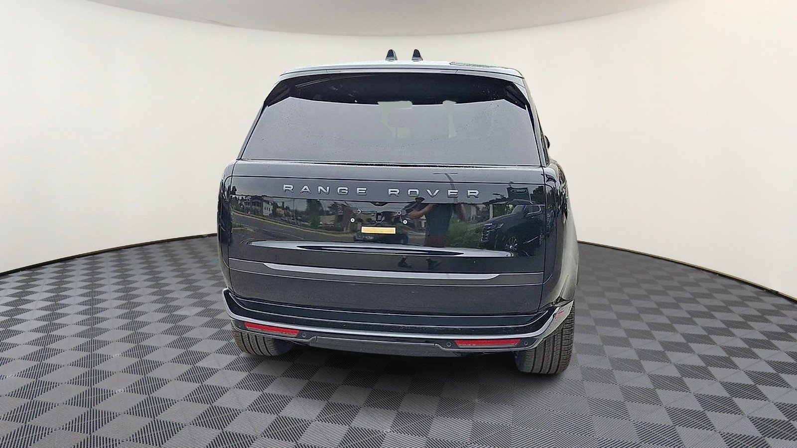Certified Used 2025 Santorini Black Metallic - 1AG Land Rover P530 SE image 7