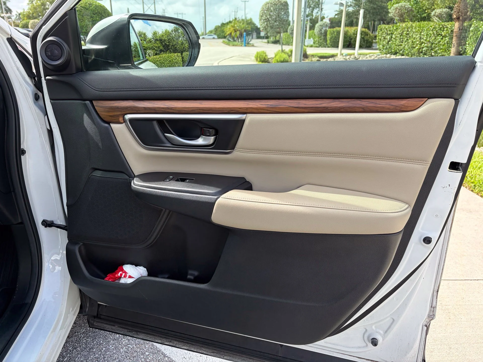 Used 2022 Platinum White Pearl Honda EX-L image 16