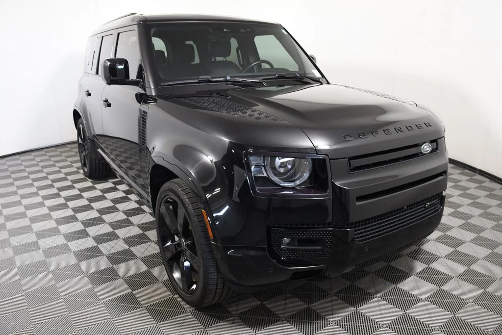 Used 2023 Santorini Black Metallic Land Rover X-Dynamic SE image 9
