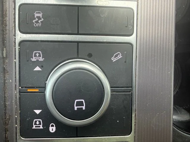 Used 2020 Black Land Rover HSE image 18