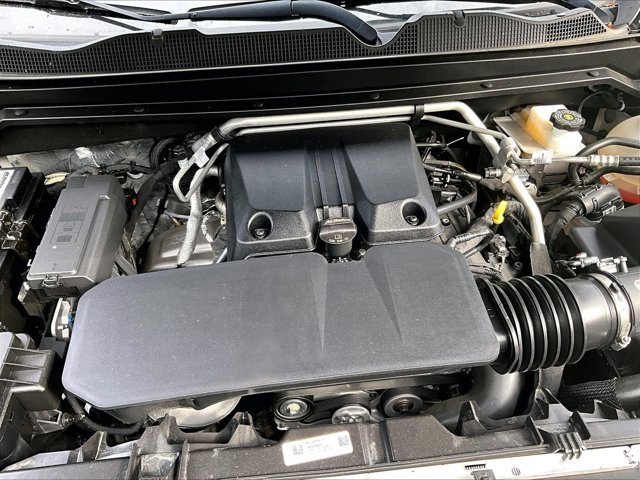 Used 2024 White Chevrolet ZR2 image 33