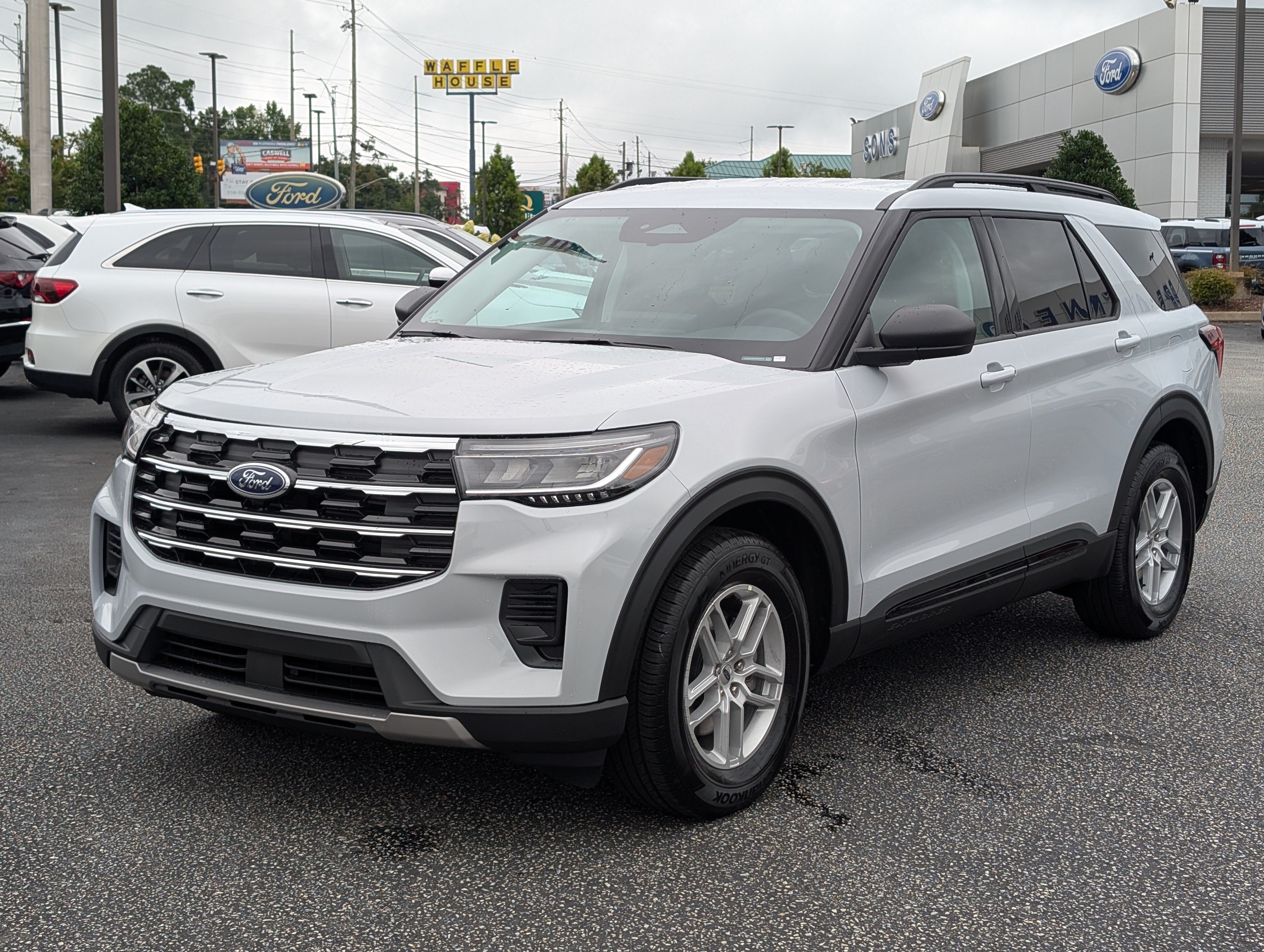 New 2026 SPACE WHITE METALLIC FORD Active image 2