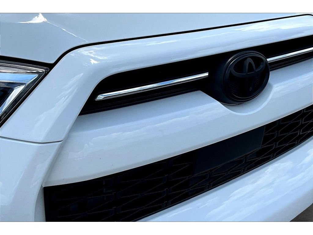 Used 2021  Toyota SR5 Premium image 21