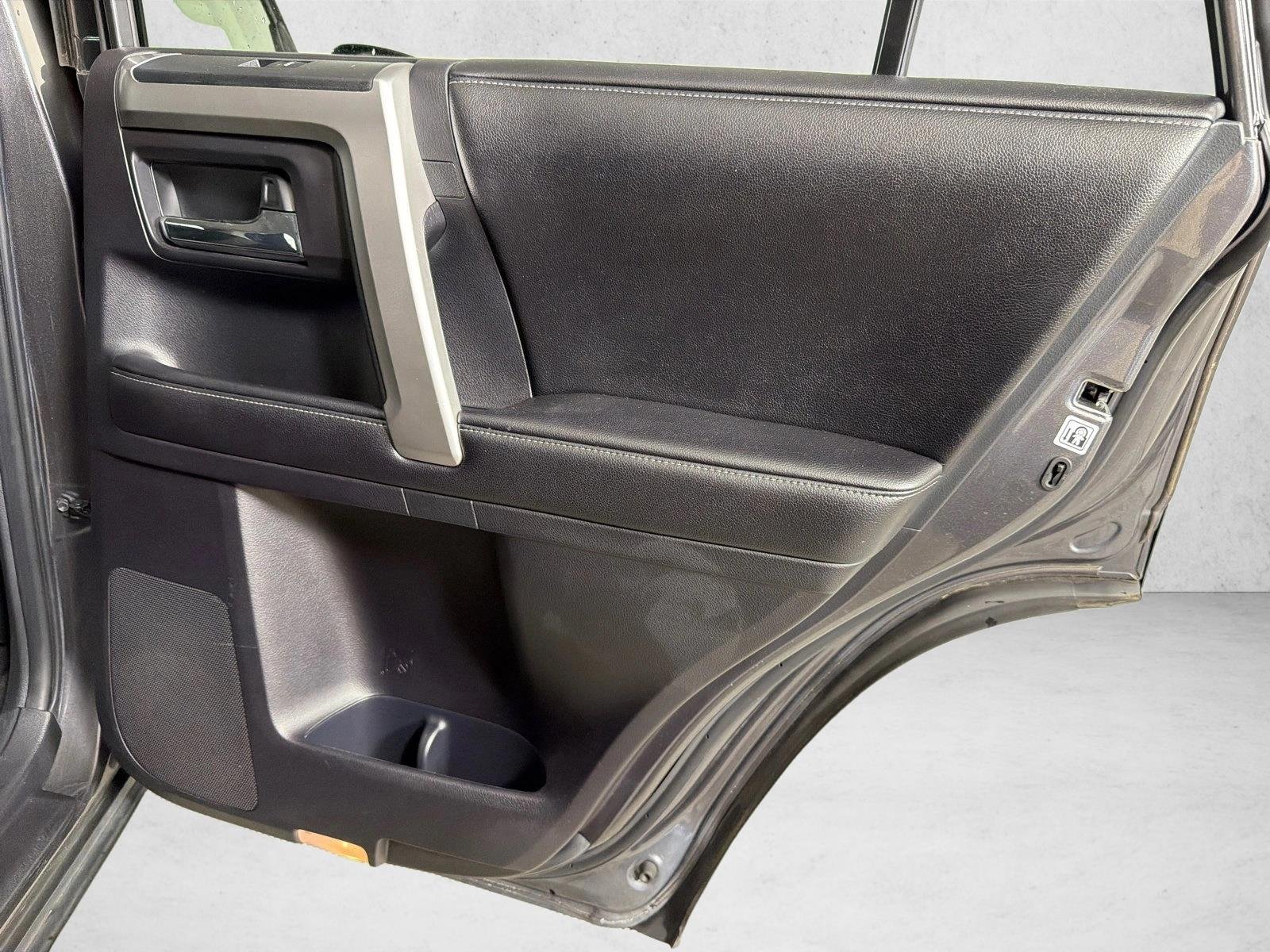 Used 2016 Magnetic Gray Metallic Toyota SR5 image 17