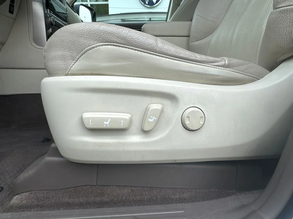 Used 2014 Starfire Pearl Lexus 460 image 13