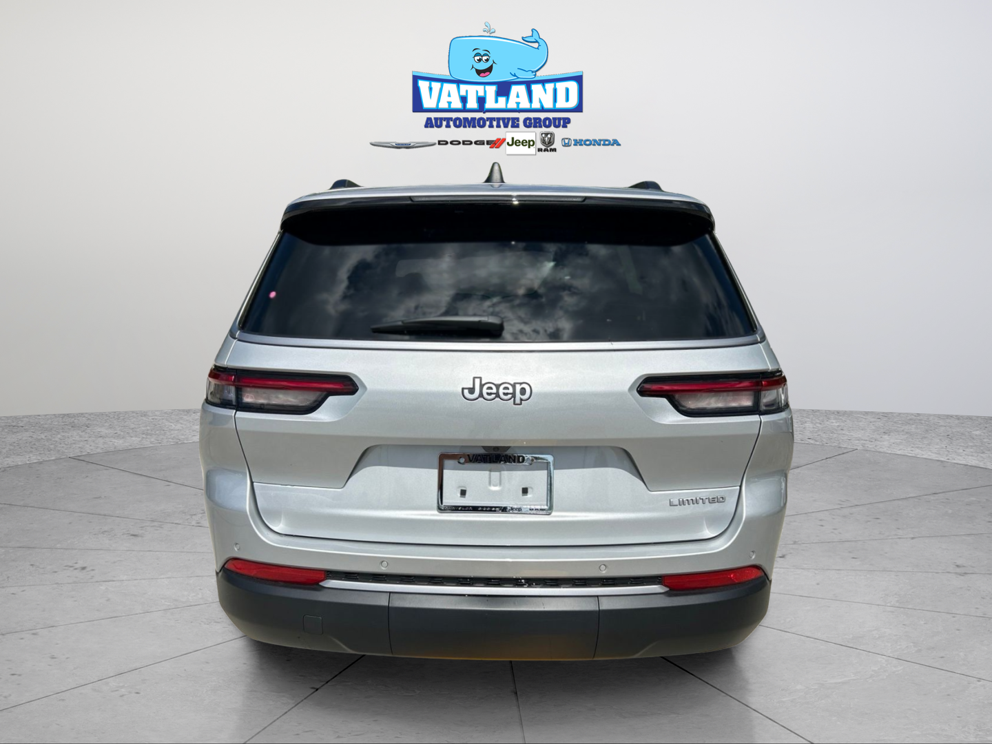 New 2026 Silver Zynith Exterior Paint Jeep Limited image 4