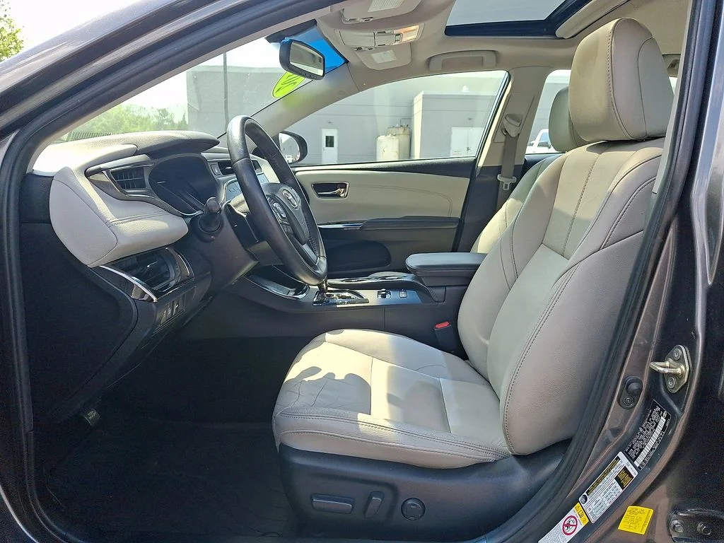 Used 2016 Gray Toyota XLE Premium image 13