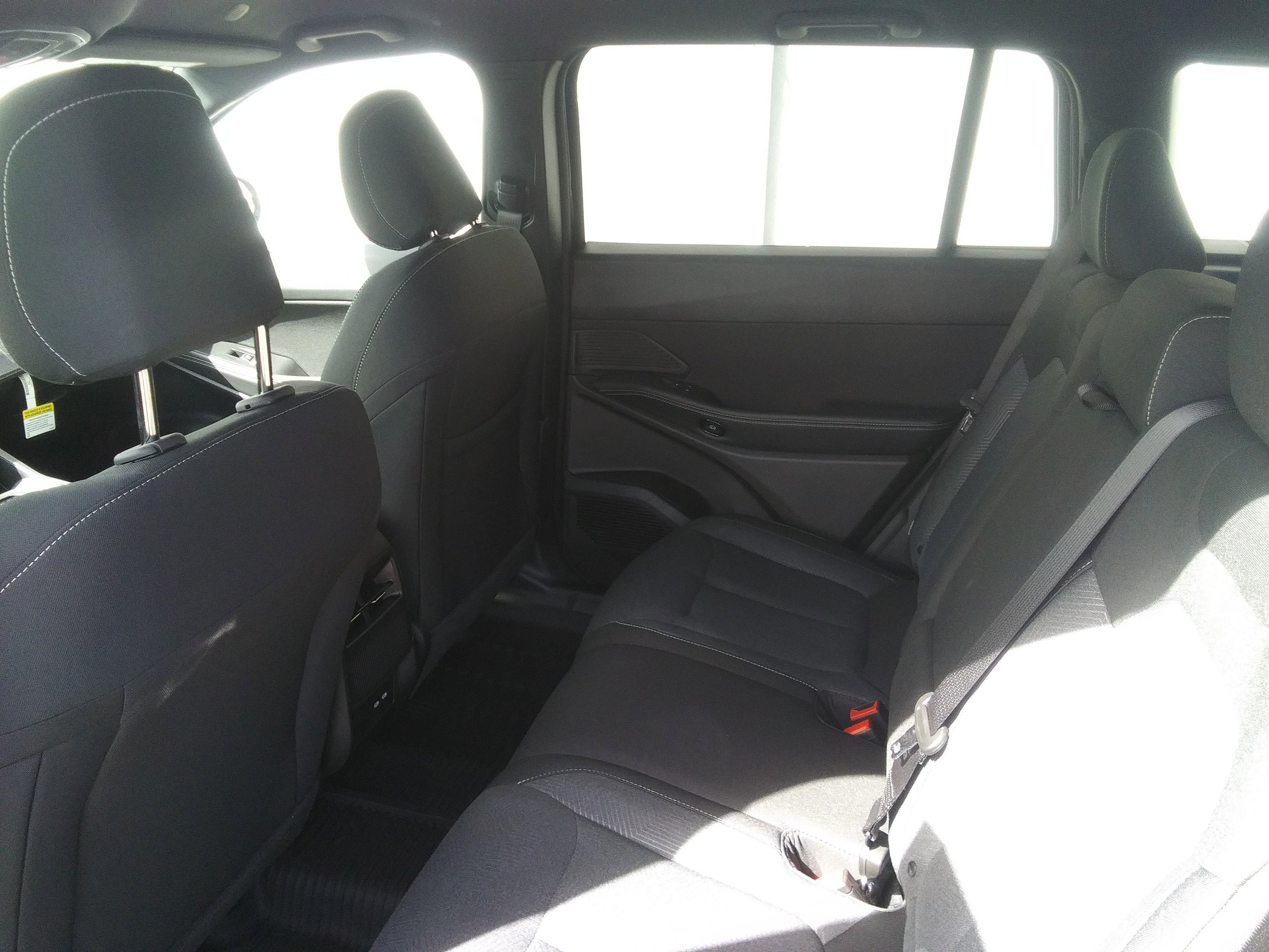 New 2026 Diamond Black Crystal Pearl-Coat Exterior Paint Jeep Laredo image 9