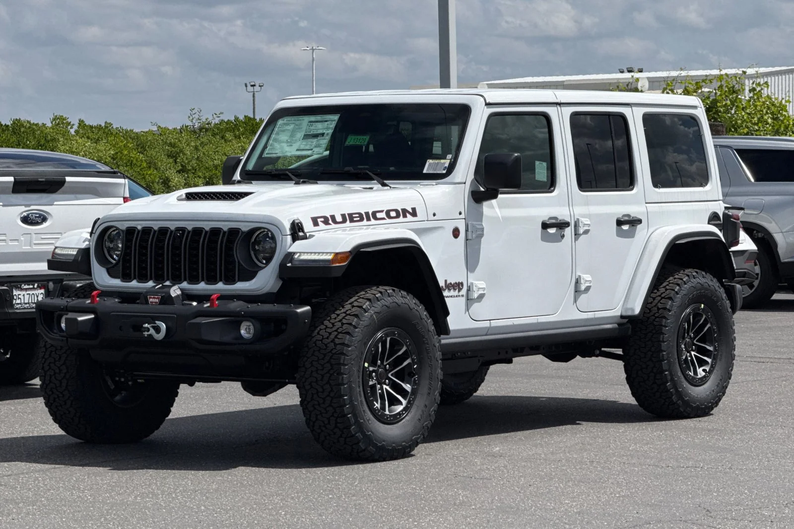 New 2026 Bright White Clear-Coat Exterior Paint Jeep Rubicon X image 8