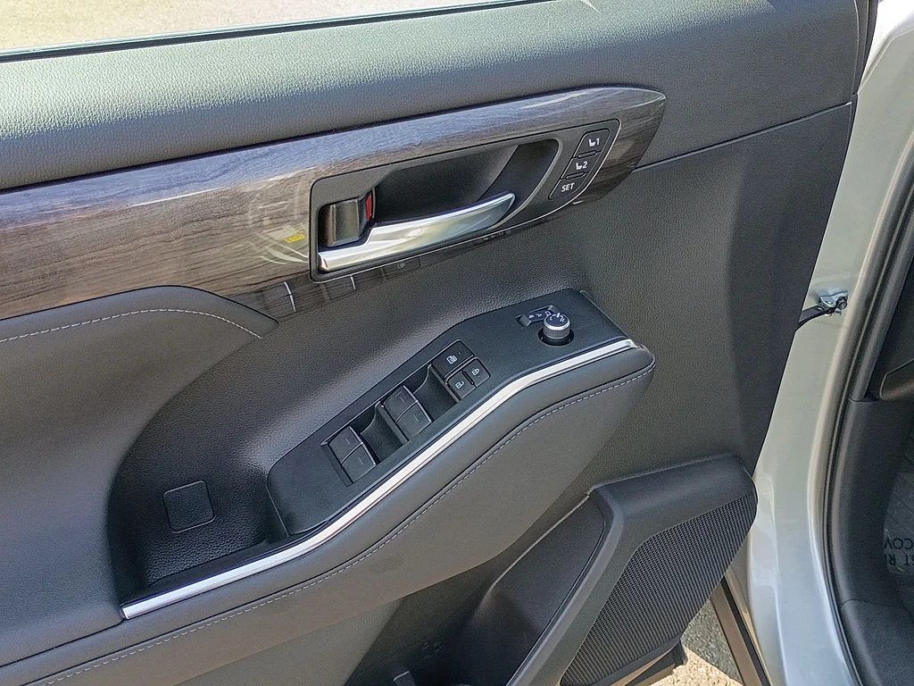 Used 2023 Celestial Silver Metallic Toyota Platinum image 21