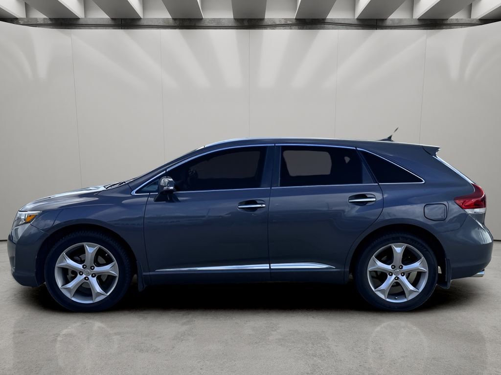 Used 2013 Magnetic Gray Pearl Toyota Limited image 2