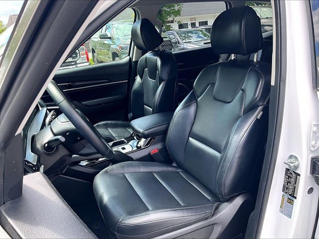 Used 2023 White Kia S image 20