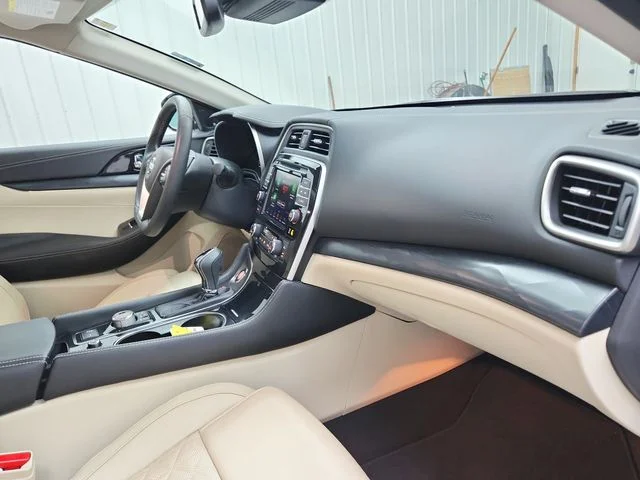 Used 2022 Black Nissan Platinum image 38