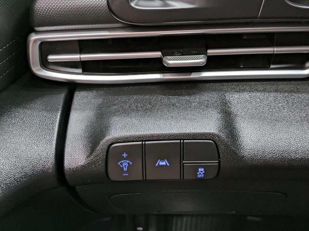Used 2023 Gray Hyundai SEL image 9