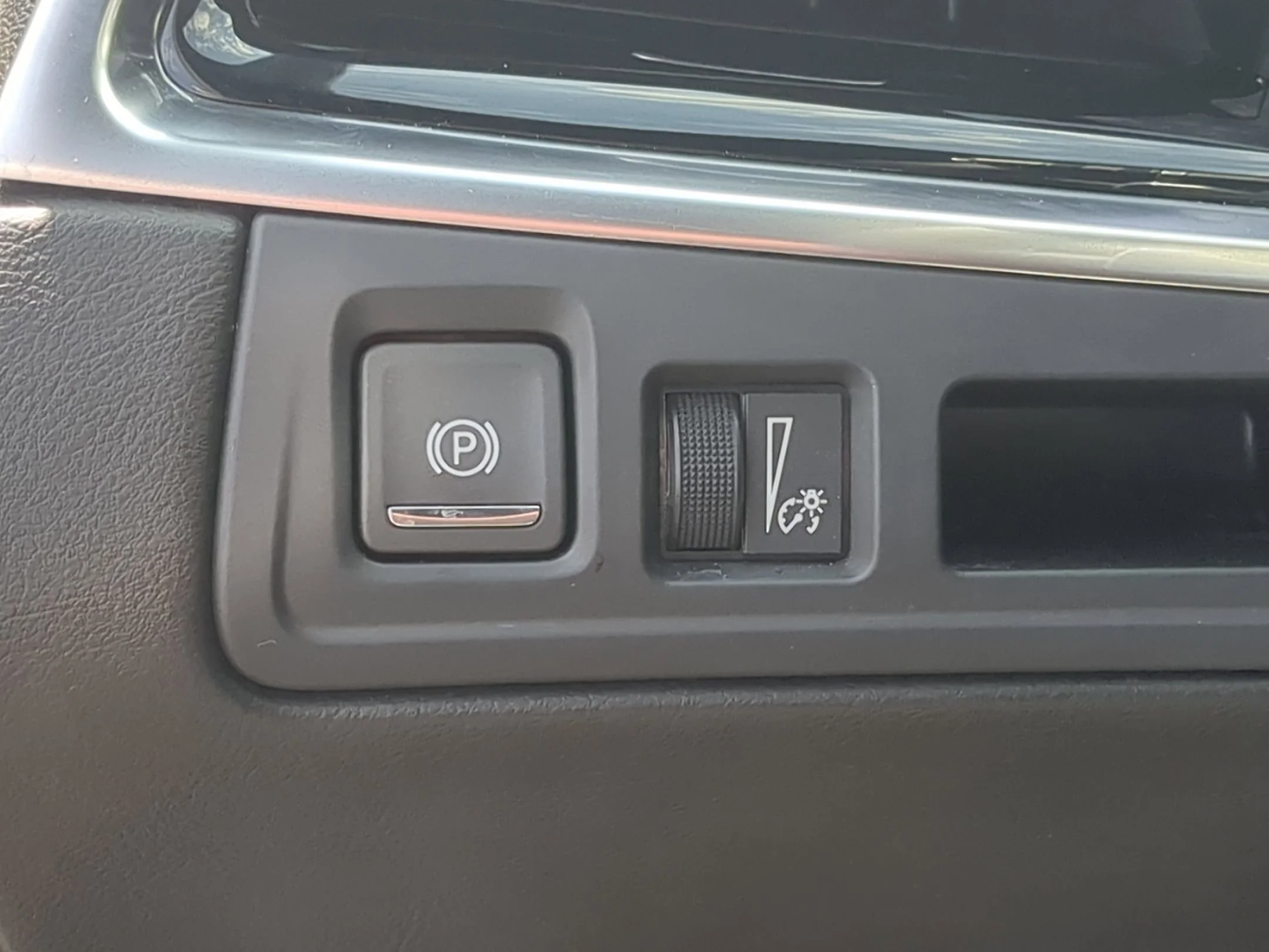 Used 2024 Crystal White Tricoat Cadillac AWD Sport image 17