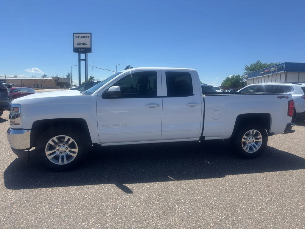 Used 2018 SUMMIT WHITE Chevrolet LT image 1