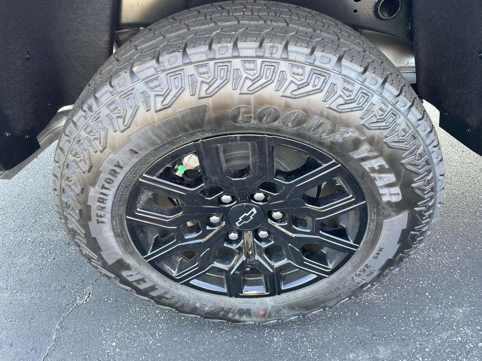 New 2026 Summit White Chevrolet Trail Boss image 7