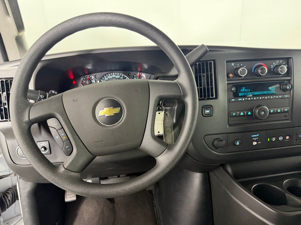 Used 2025 White Chevrolet LT Passenger image 13