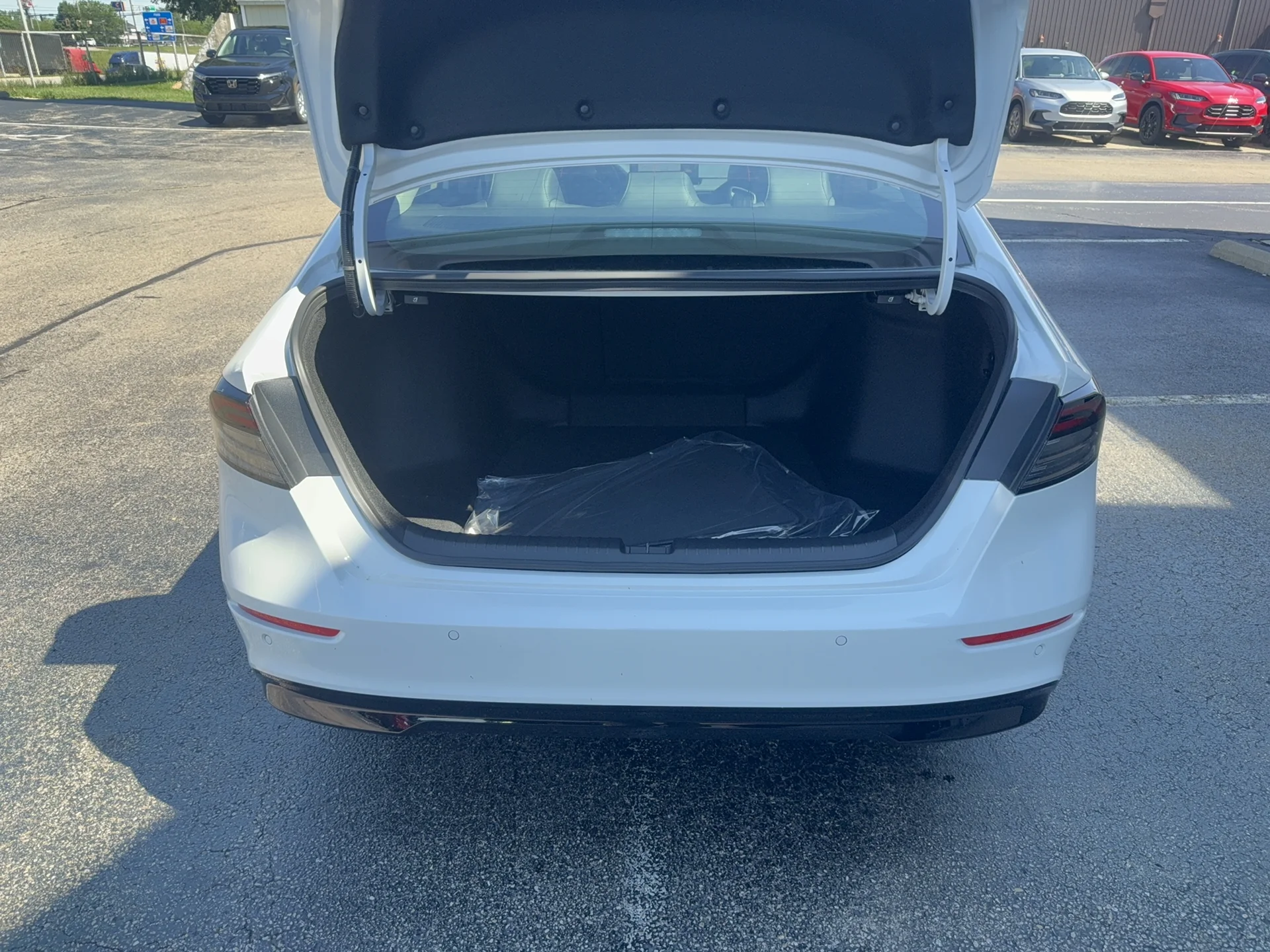 New 2026 Platinum White Pearl Honda Touring image 17