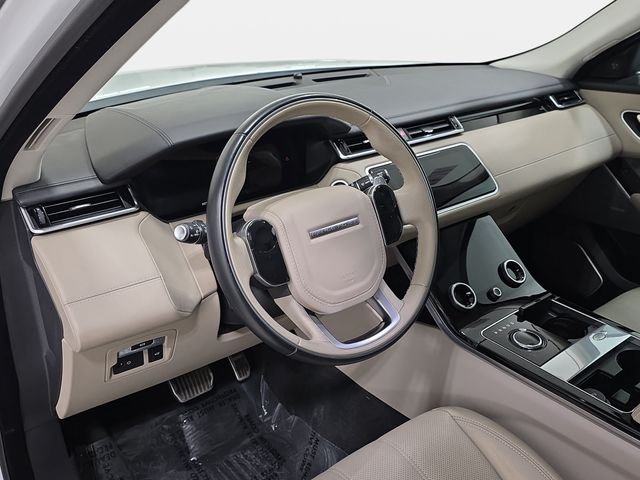 Used 2018 Fuji White Land Rover SE R-Dynamic image 16