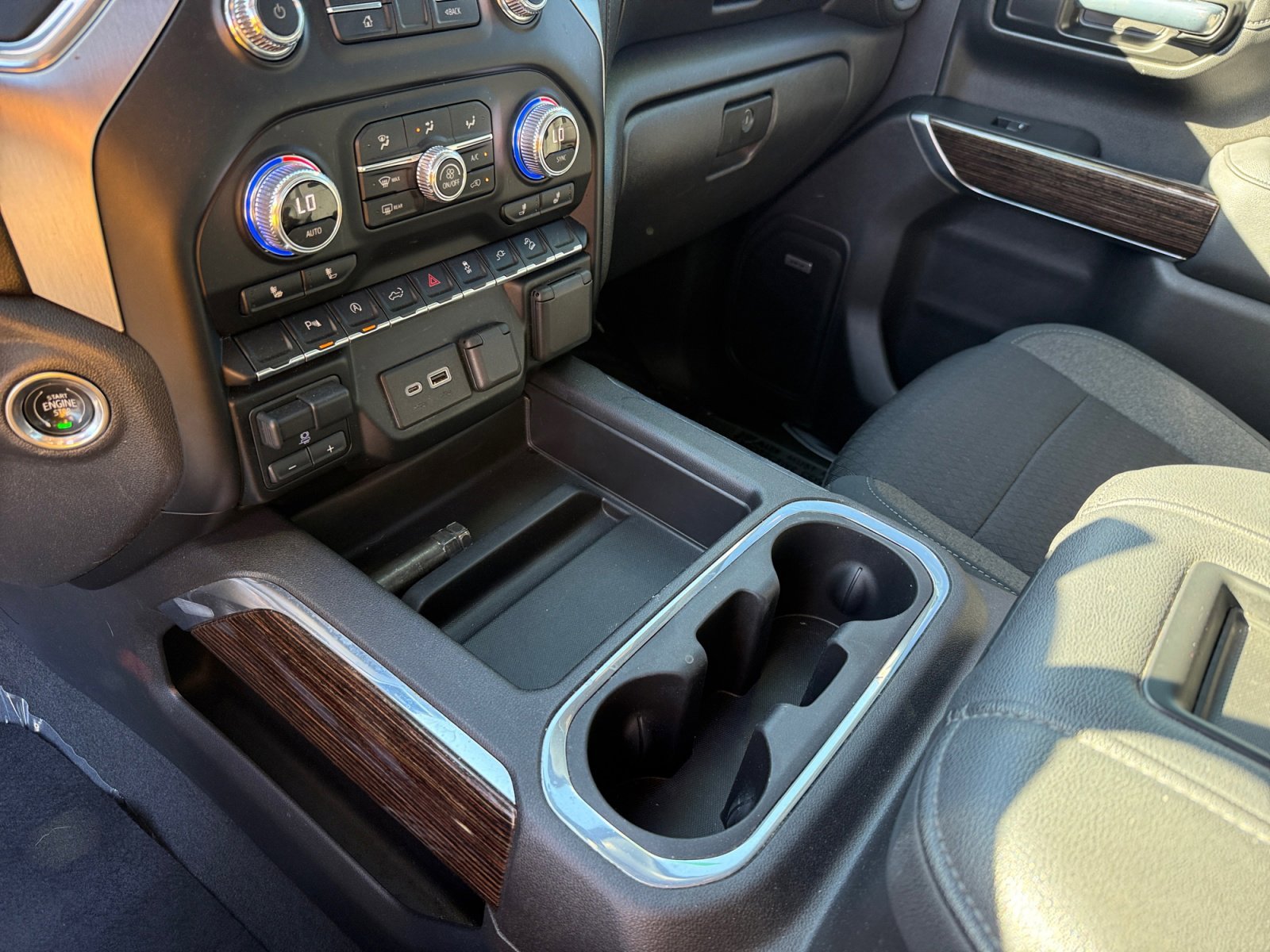 Used 2021 ONYX BLACK GMC Elevation image 13