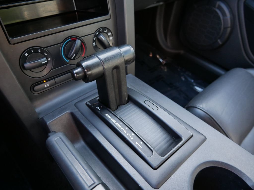 Used 2006  Ford V6 Premium image 24