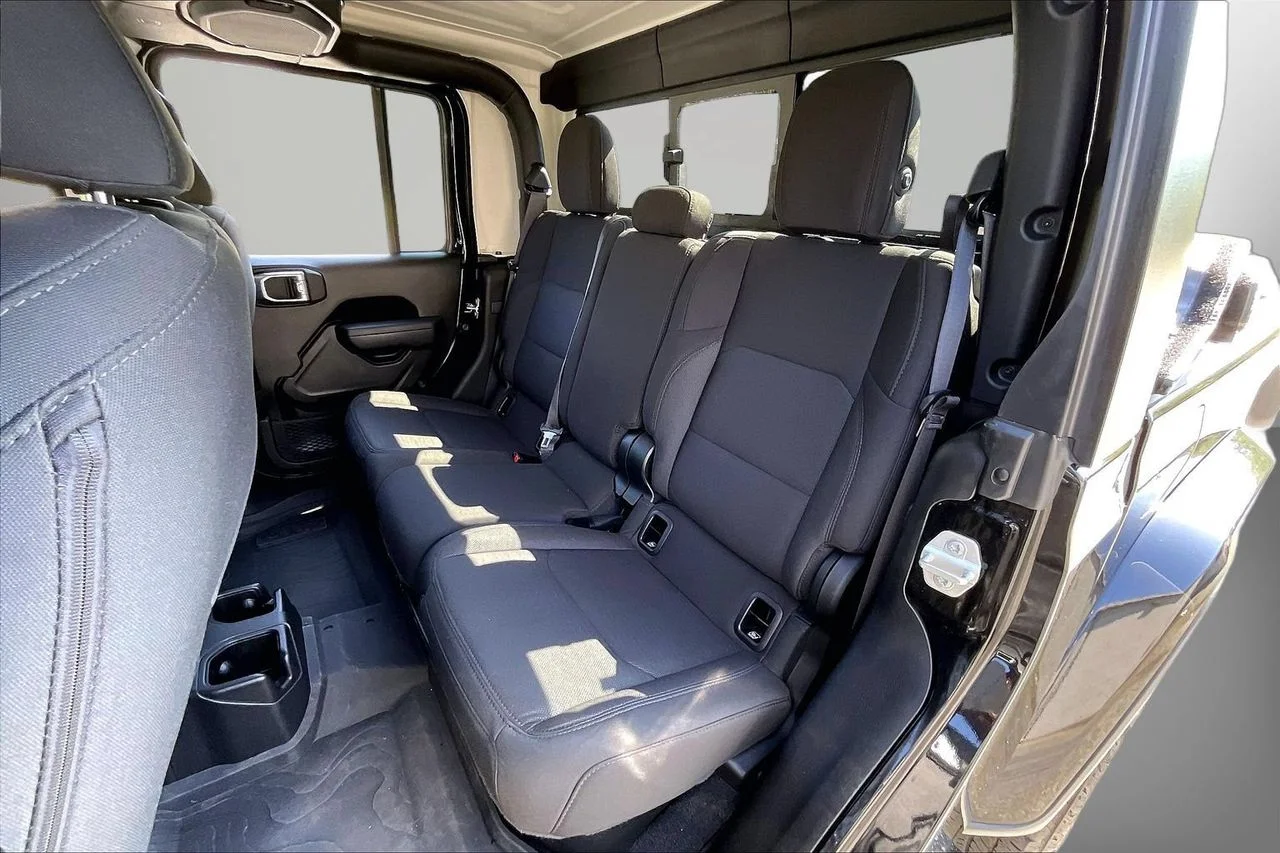 Used 2023 Black Jeep Sport S image 21