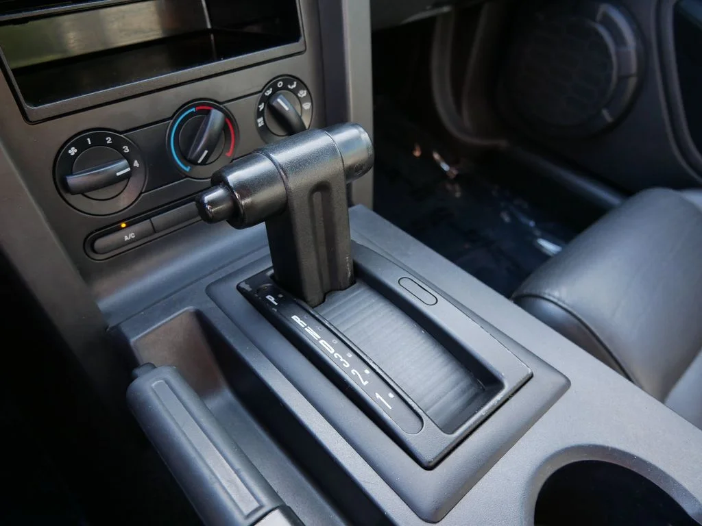 Used 2006  Ford V6 Premium image 24