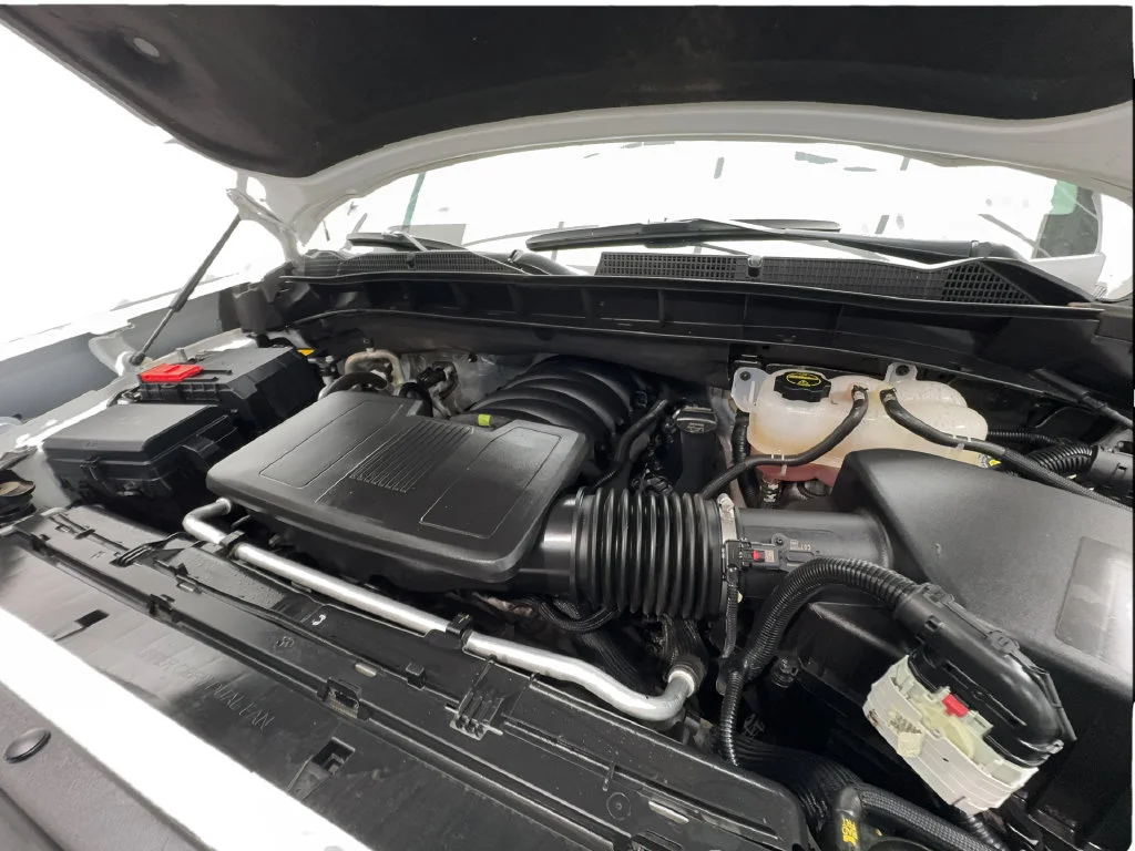 Used 2025 White GMC AT4 image 21