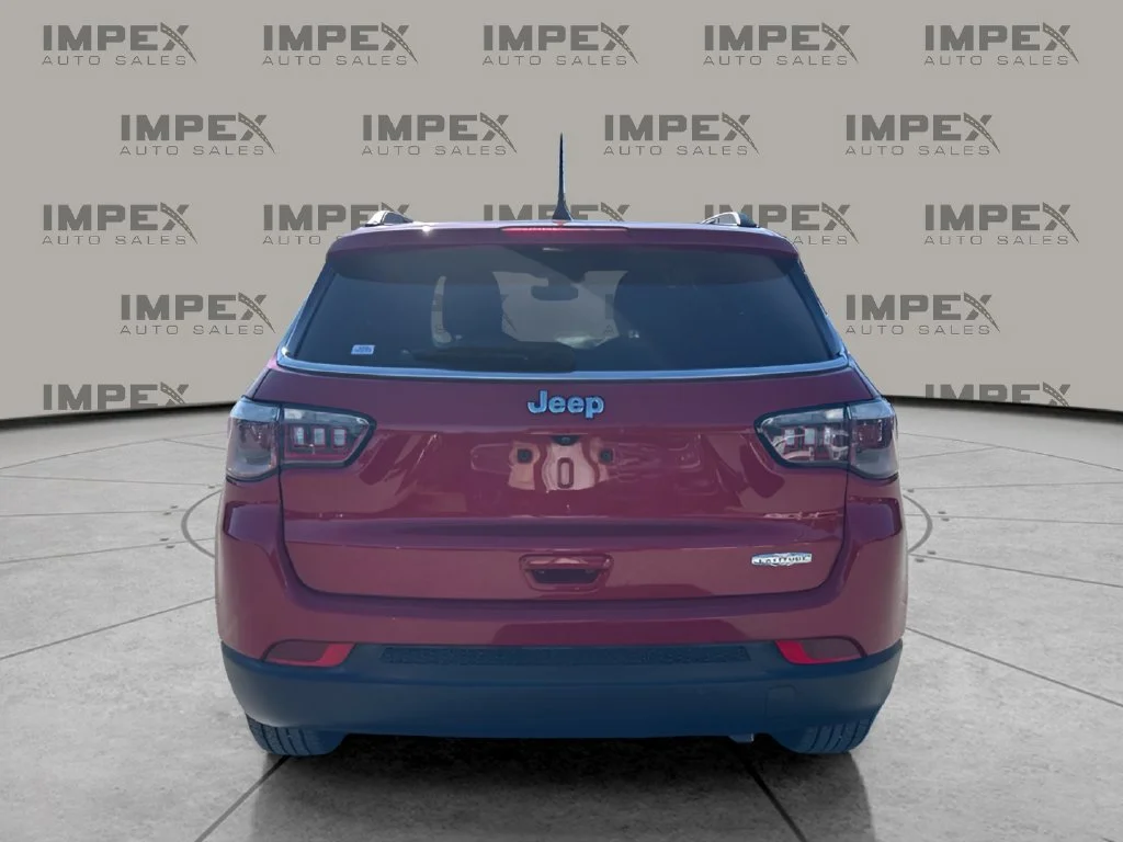 Used 2019 Red Jeep Latitude image 4