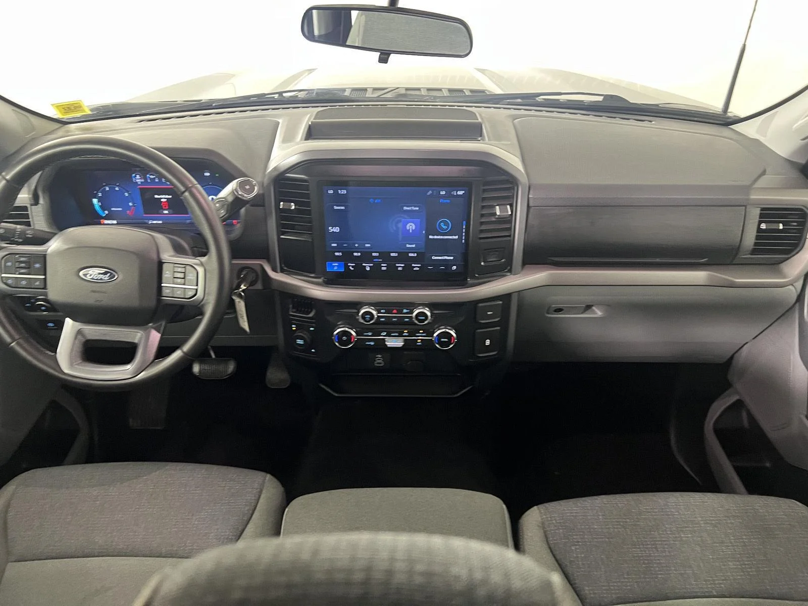Used 2025 Silver Ford XLT image 3