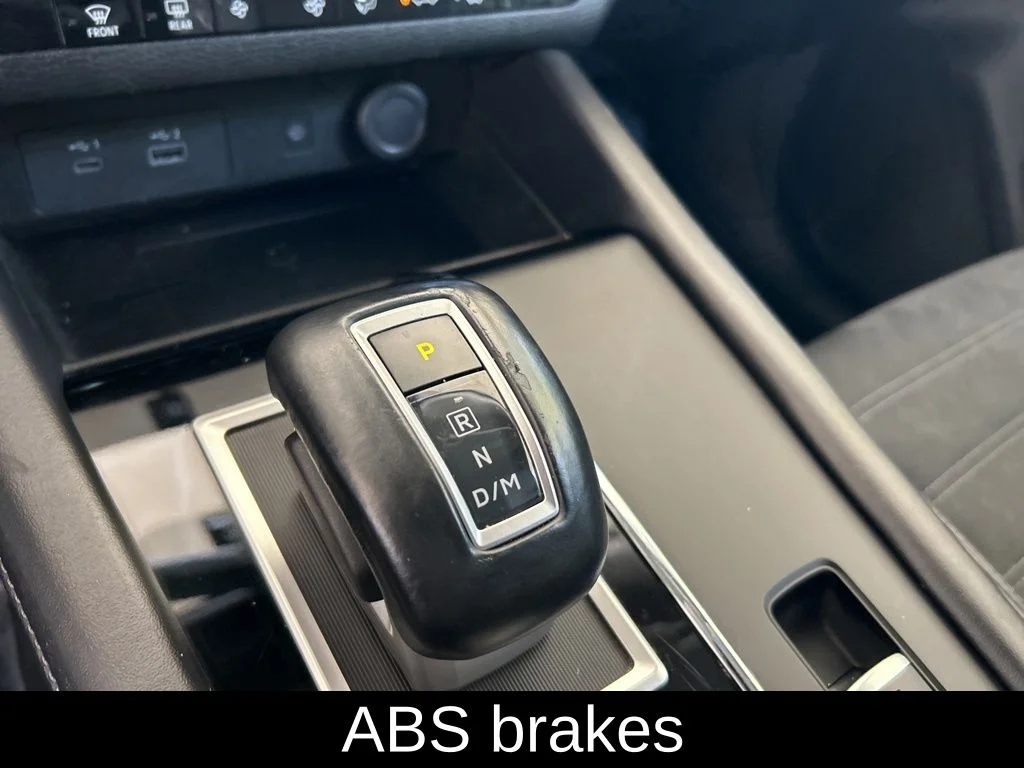 Used 2024 Blue Mitsubishi SE Black Edition image 8