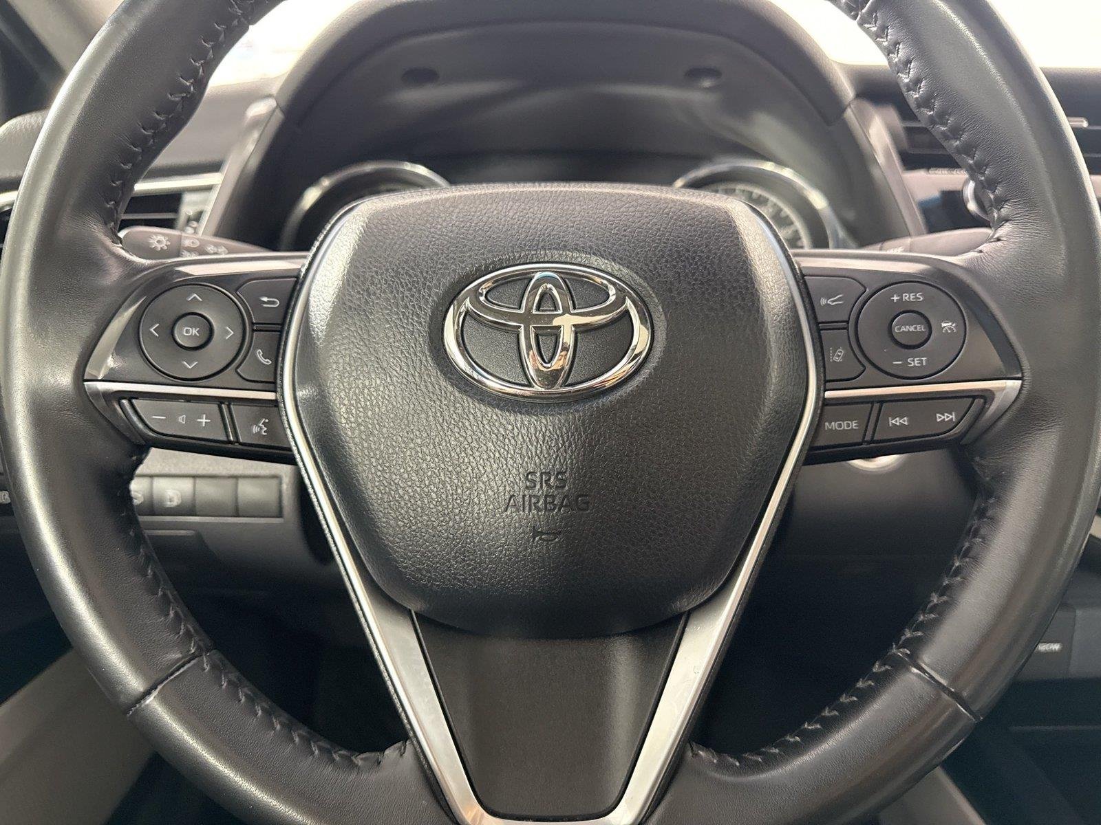 Used 2018 Predawn Gray Mica Toyota XLE image 16