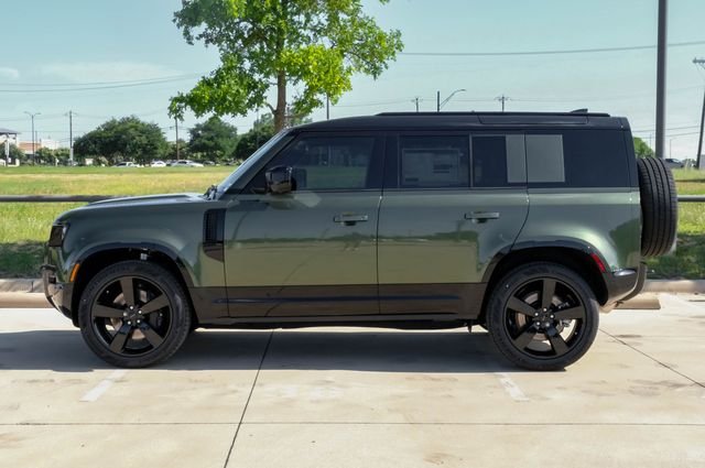 New 2026 Woolstone Green Metallic Land Rover X-Dynamic SE image 13
