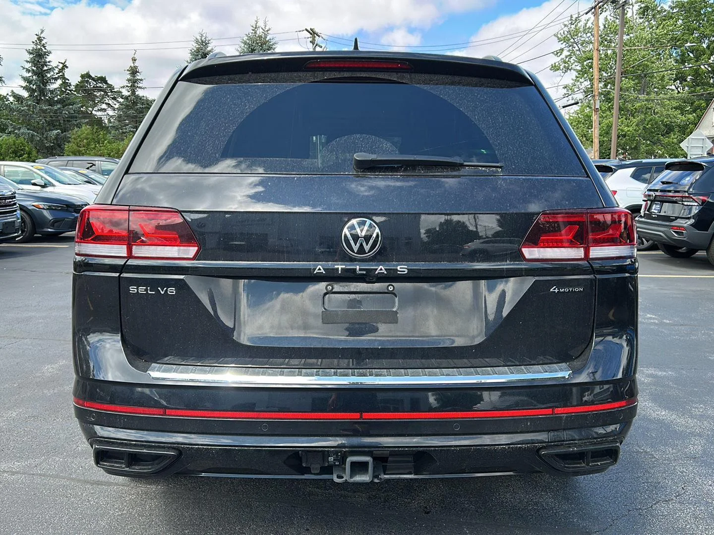 Used 2023 Deep Black Pearl Volkswagen 3.6L V6 SEL R-Line Black image 5