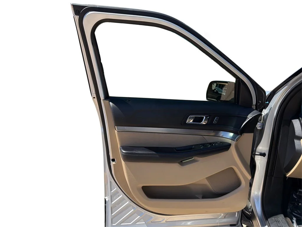 Used 2017 Ingot Silver Metallic Ford Base image 20
