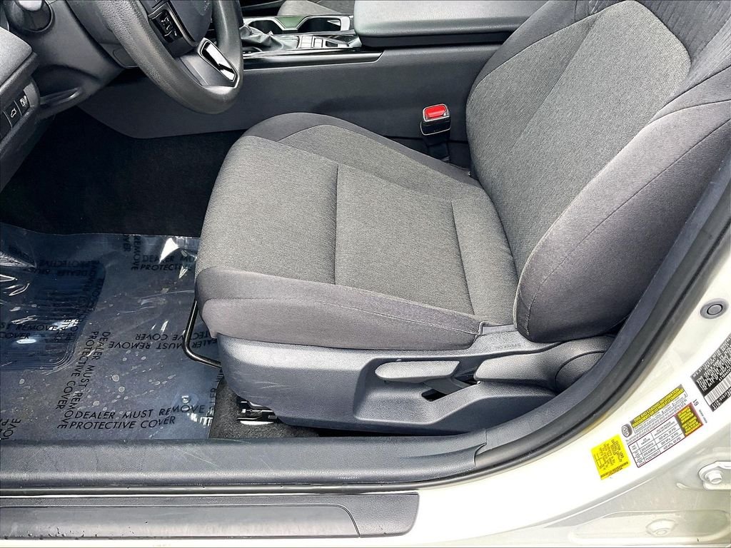 Used 2025 Ice Toyota LE image 34