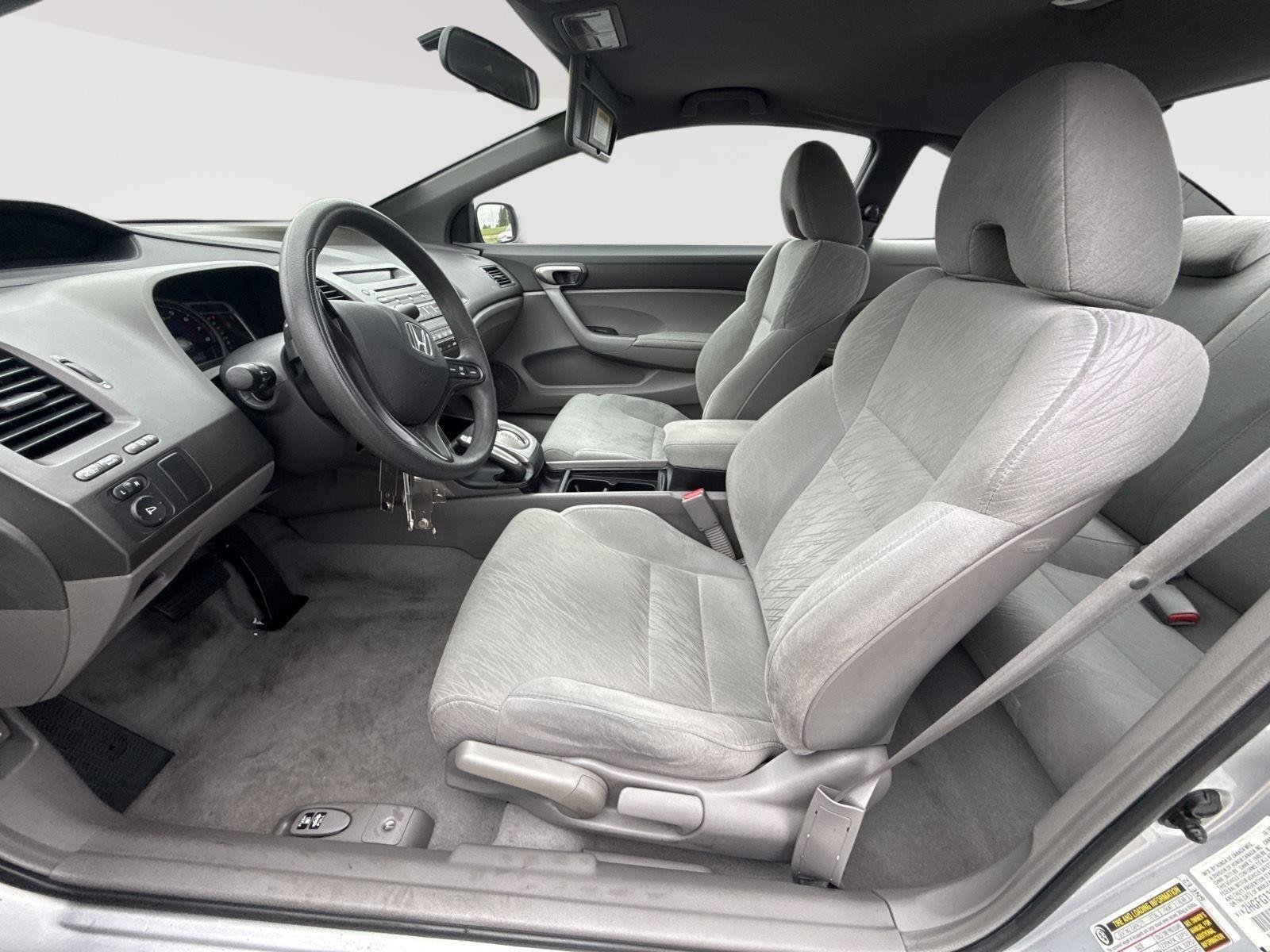 Used 2008 Alabaster Silver Metallic Honda LX image 3