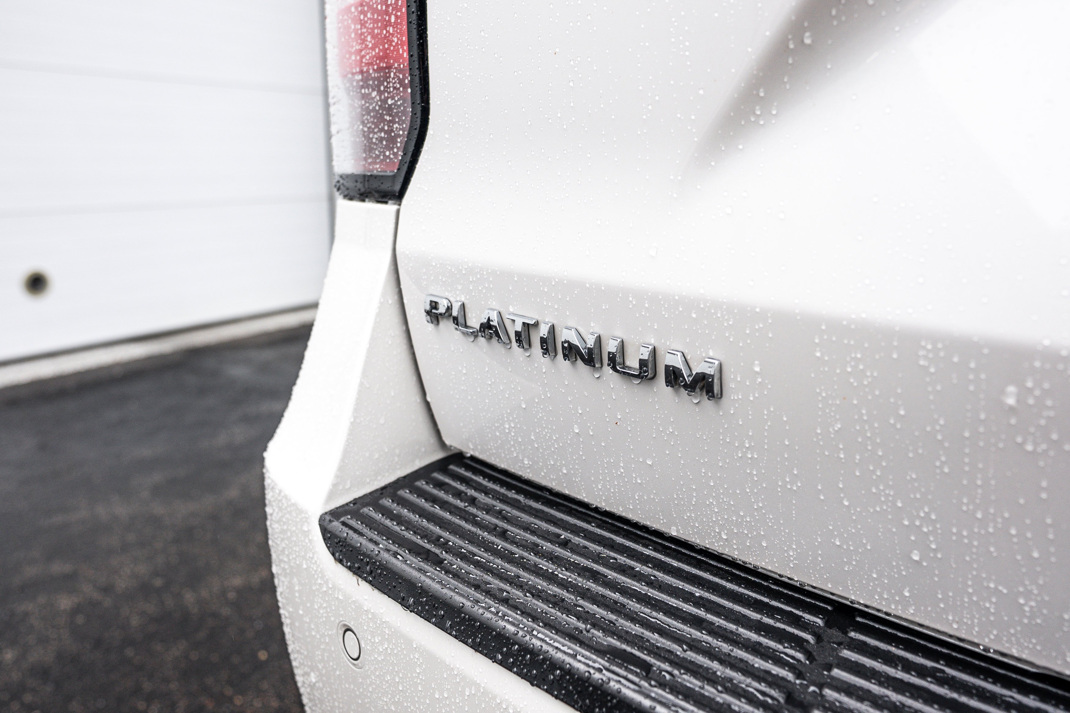 Used 2019 White Platinum Metallic Tri-Coat Ford Platinum image 22