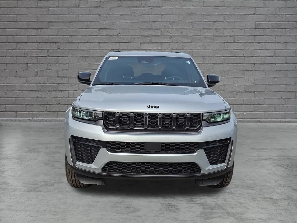 New 2026 Silver Zynith Jeep Laredo Altitude image 2