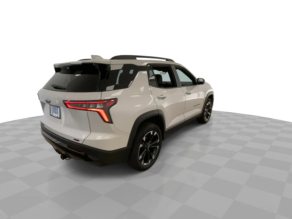 Used 2025 Iridescent Pearl Tricoat Chevrolet RS image 9