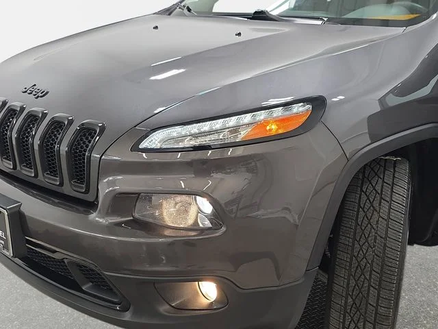 Used 2016 Granite Crystal Metallic Clearcoat Jeep Limited image 30