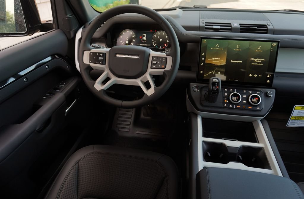 New 2026 Santorini Black Land Rover S image 14