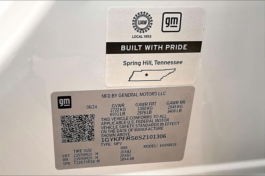 Used 2025 White Cadillac Premium Luxury image 34