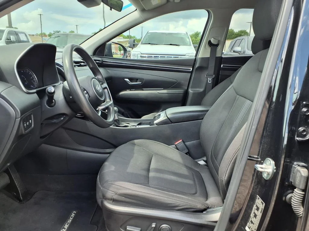 Used 2023 Black Hyundai SEL image 4