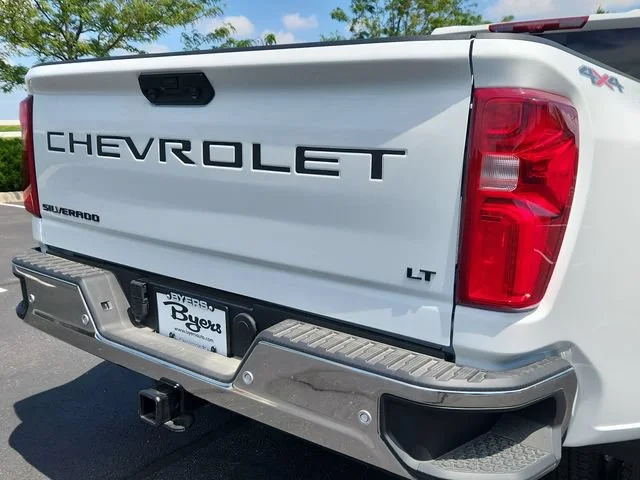 New 2026 Summit White Chevrolet LT DRW image 12