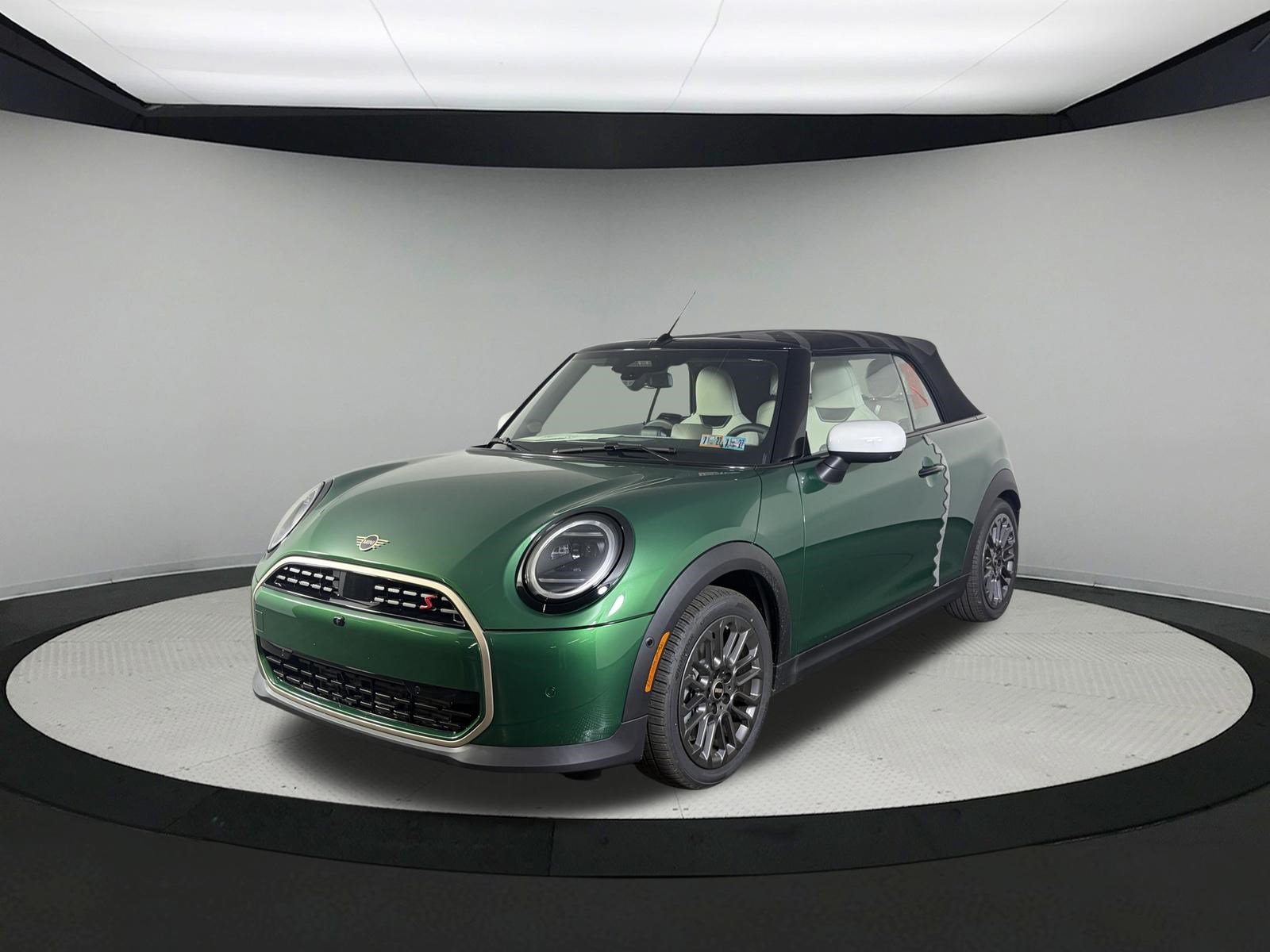 New 2026 British Racing Green IV Metallic MINI Iconic image 3