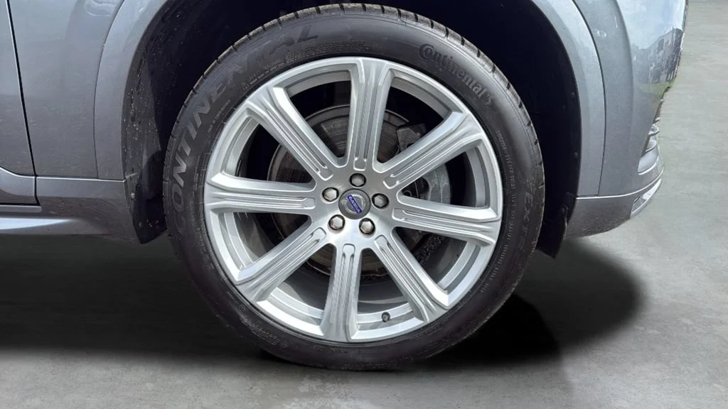 Used 2020 Gray Volvo T6 Momentum 7 Passenger image 17