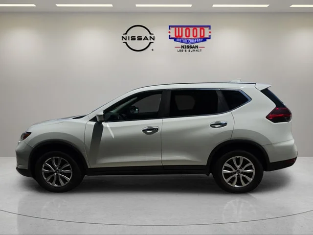 Used 2018 Glacier White Nissan SV image 5